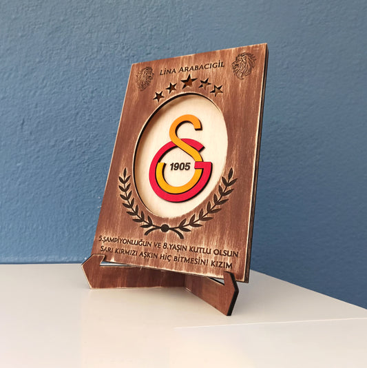 Kişiye Özel Aydınlatmalı Galatasaray Ahşap Masa Üstü Dekoratif Çerçeve